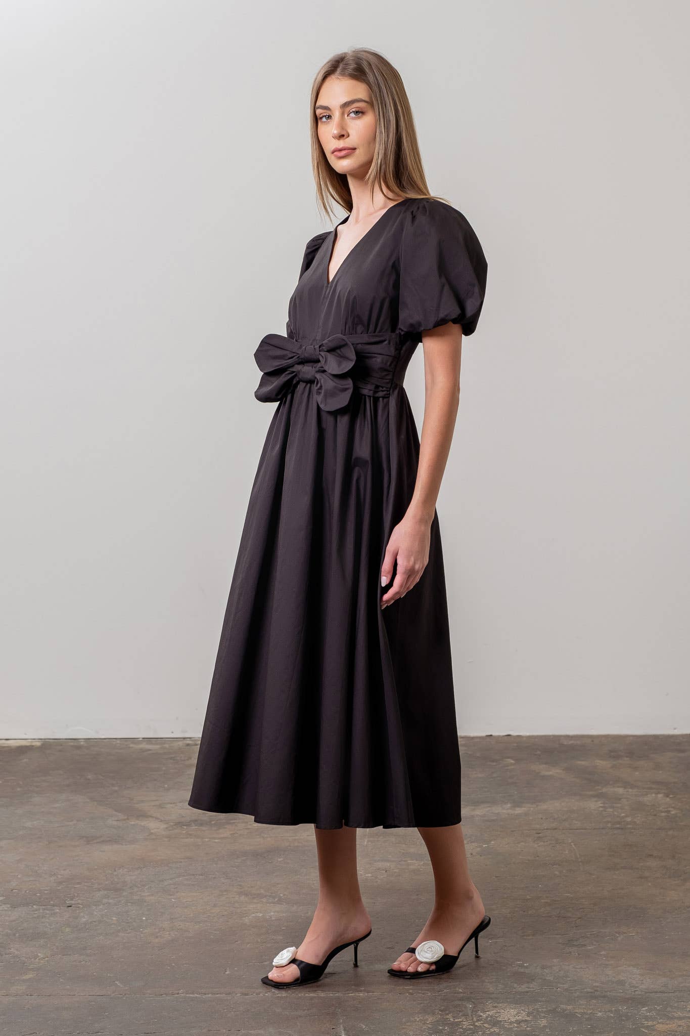 V NECK PUFF SLEEVE FRONT BOW DETAIL MIDI DRESS